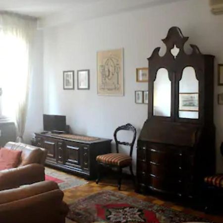 ヴェネツィアCharming Flat With Terrace Over The Canalアパートメント エクステリア 写真
