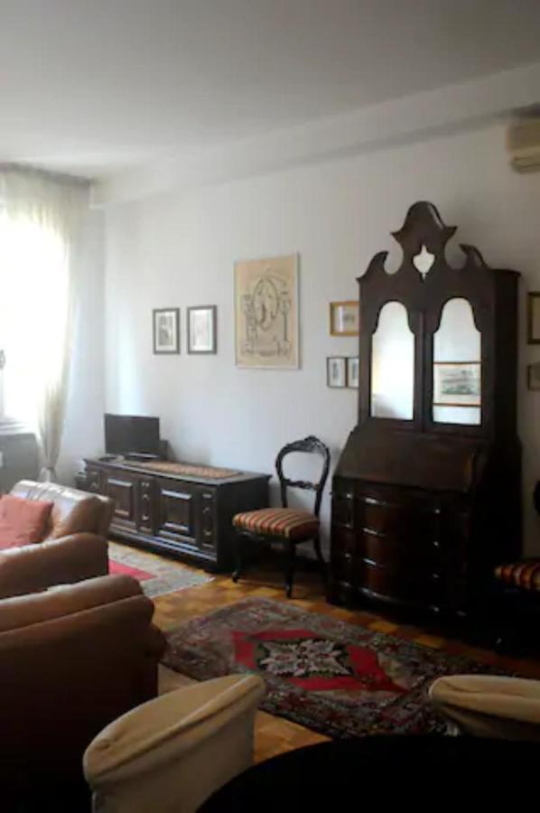 ヴェネツィアCharming Flat With Terrace Over The Canalアパートメント エクステリア 写真