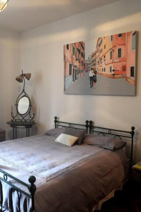 ヴェネツィアCharming Flat With Terrace Over The Canalアパートメント エクステリア 写真