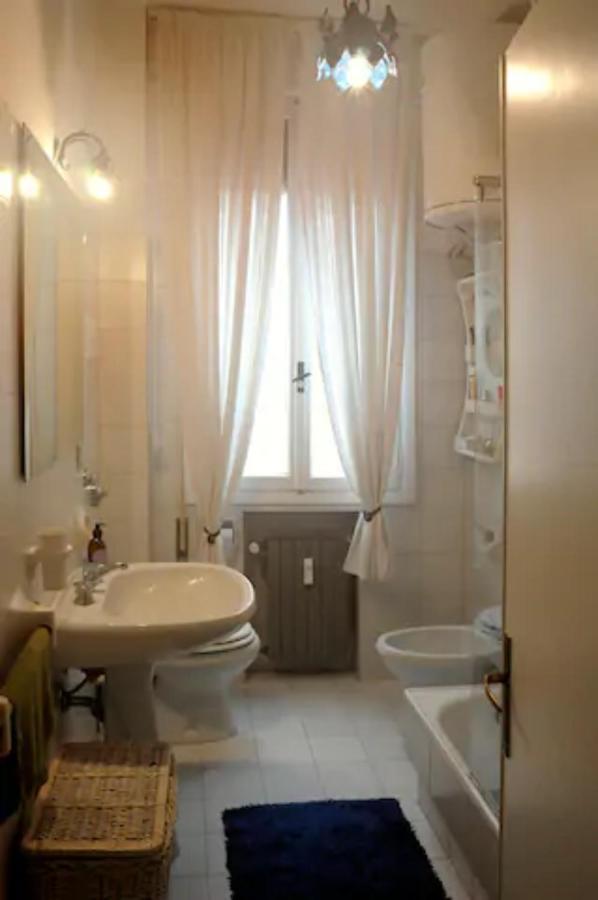 ヴェネツィアCharming Flat With Terrace Over The Canalアパートメント エクステリア 写真