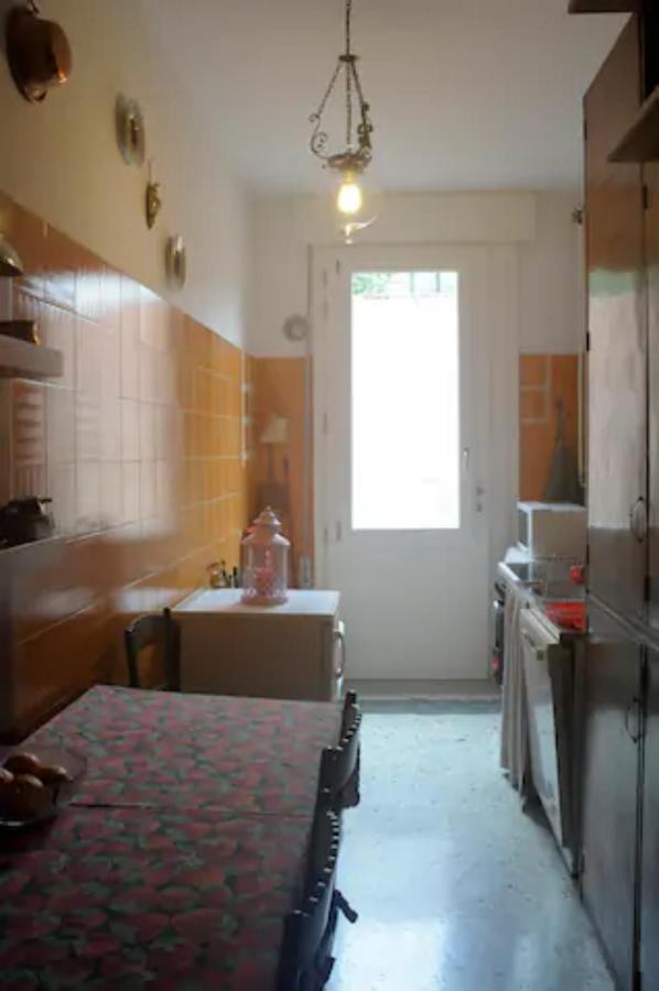 ヴェネツィアCharming Flat With Terrace Over The Canalアパートメント エクステリア 写真